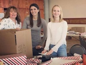 group photo with Alicia Linklater at rotary club christmas hampers event